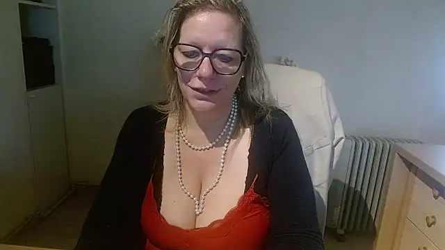 Snapshot of Silkesquirt chatting on October 8, 7:35 am Silkesquirt online show from October 8, 7:35 am