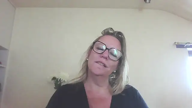 Snapshot of Silkesquirt chatting on September 13, 9:28 am Silkesquirt online show from September 13, 9:28 am