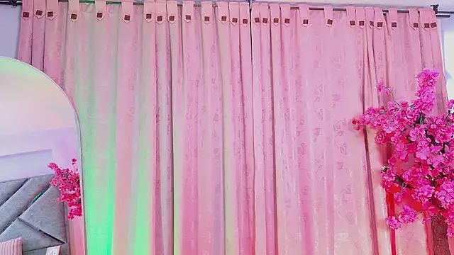 Elith noa online show from January 12, 8:58 pm