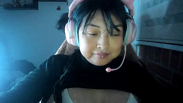 Shaddycute  online show from April 21, 1:42 am