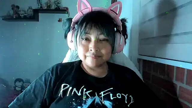 Shaddycute  online show from June 17, 11:39 pm