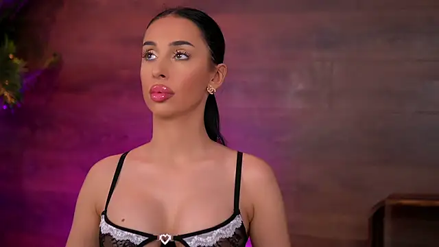 KairaAndrews online show from April 24, 6:33 pm