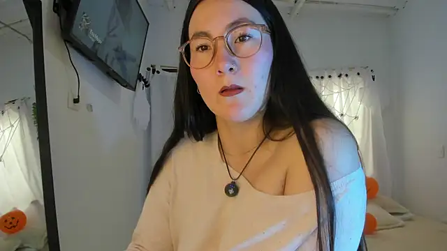 Snapshot of Elle_Lee_ chatting on October 8, 4:44 pm Elle Lee online show from October 8, 4:44 pm