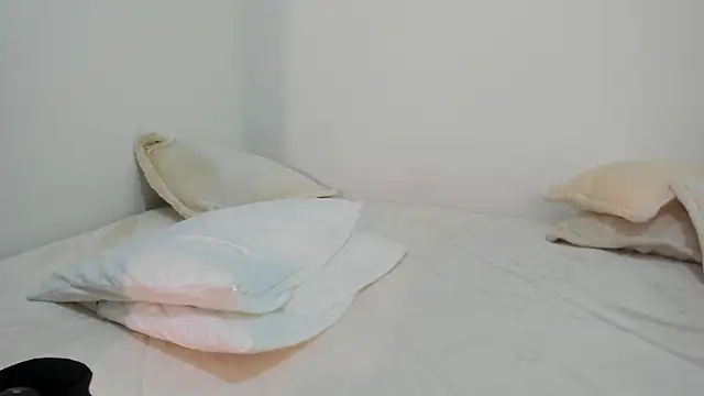 Elle Lee  online show from October 30, 5:25 pm