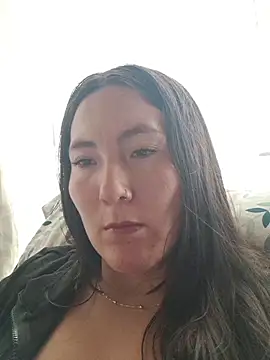 Elle Lee  online show from April 15, 3:34 pm