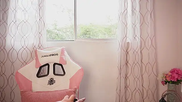 MavyStar online show from December 4, 5:03 pm