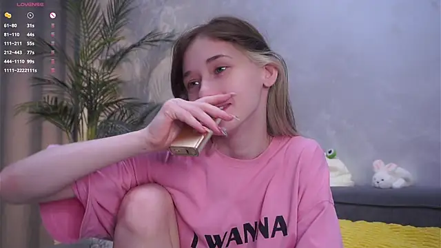 EdlinHargus online show from April 26, 1:25 am