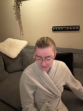 xX HotCouple Xx online show from February 26, 7:13 pm