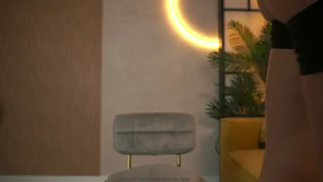 Snapshot of emma_land chatting on September 12, 8:01 am emma land online show from September 12, 8:01 am