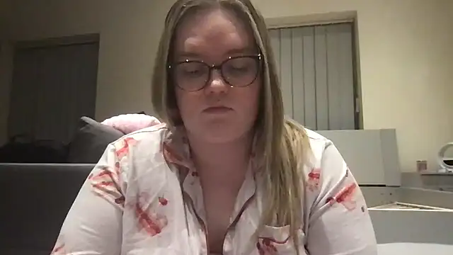 honeyyy24 online show from May 6, 10:03 pm