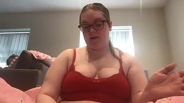 honeyyy24 online show from May 2, 11:13 am