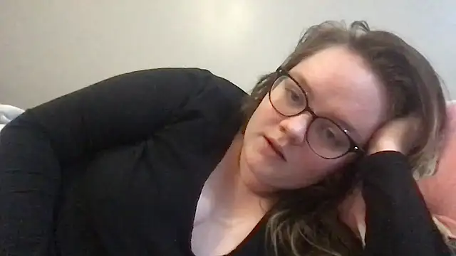 honeyyy24 online show from October 18, 10:44 pm