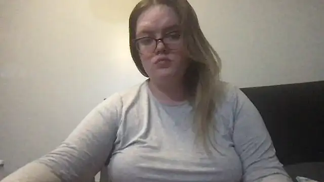 honeyyy24 online show from October 20, 6:33 pm