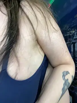 curvyfunlover online show from April 17, 12:24 am