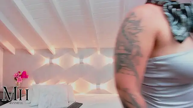 MizzHell online show from April 21, 3:46 am