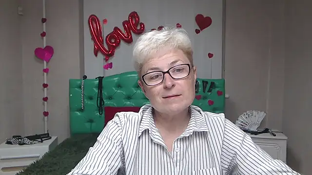 Snapshot of EmiliaGree chatting on September 10, 5:13 pm EmiliaGree online show from September 10, 5:13 pm