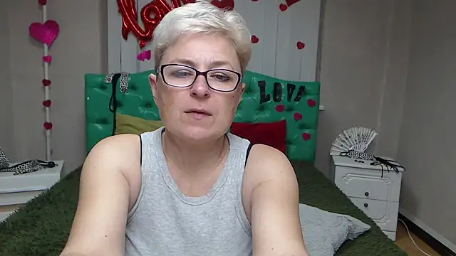 Snapshot of EmiliaGree chatting on September 22, 5:44 pm EmiliaGree online show from September 22, 5:44 pm