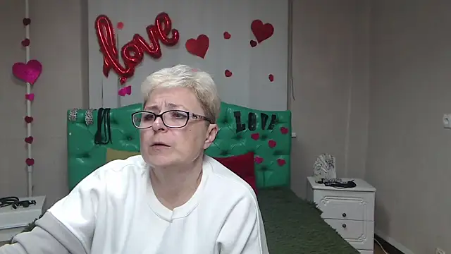 Snapshot of EmiliaGree chatting on October 3, 5:07 pm EmiliaGree online show from October 3, 5:07 pm