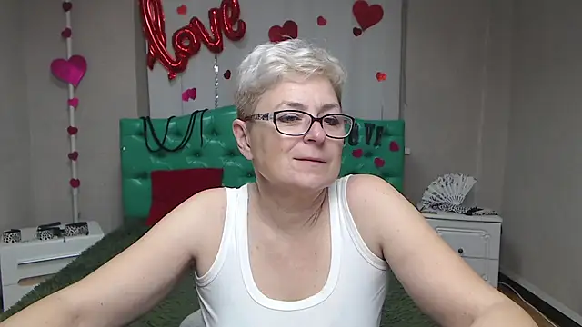 EmiliaGree online show from November 18, 6:31 pm