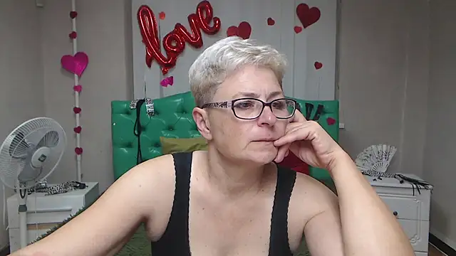 Snapshot of EmiliaGree chatting on September 20, 5:11 pm EmiliaGree online show from September 20, 5:11 pm