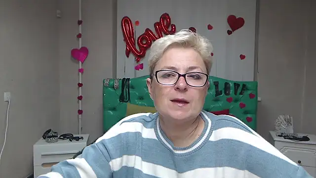 Snapshot of EmiliaGree chatting on October 1, 5:40 pm EmiliaGree online show from October 1, 5:40 pm