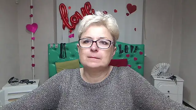 Snapshot of EmiliaGree chatting on October 5, 5:40 pm EmiliaGree online show from October 5, 5:40 pm