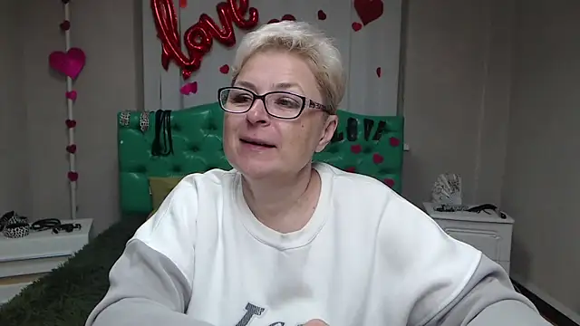 Snapshot of EmiliaGree chatting on September 27, 5:20 pm EmiliaGree online show from September 27, 5:20 pm