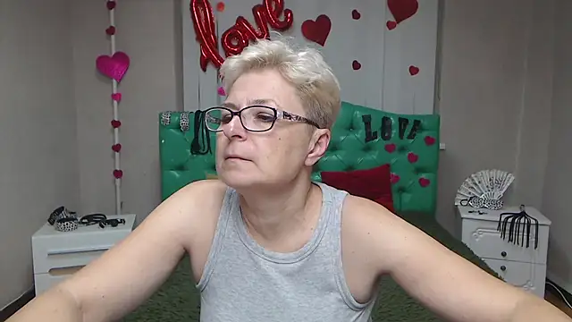 Snapshot of EmiliaGree chatting on September 26, 5:10 pm EmiliaGree online show from September 26, 5:10 pm