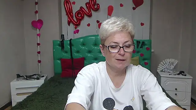 Snapshot of EmiliaGree chatting on September 15, 5:20 pm EmiliaGree online show from September 15, 5:20 pm