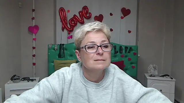 Snapshot of EmiliaGree chatting on September 29, 5:07 pm EmiliaGree online show from September 29, 5:07 pm