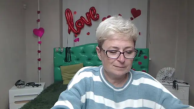 Snapshot of EmiliaGree chatting on October 7, 5:06 pm EmiliaGree online show from October 7, 5:06 pm