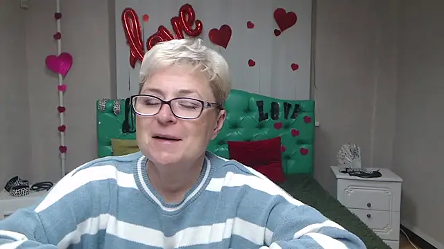 Snapshot of EmiliaGree chatting on September 30, 5:29 pm EmiliaGree online show from September 30, 5:29 pm