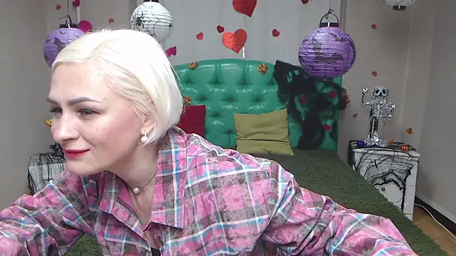 OliviaHorst online show from October 25, 5:09 pm