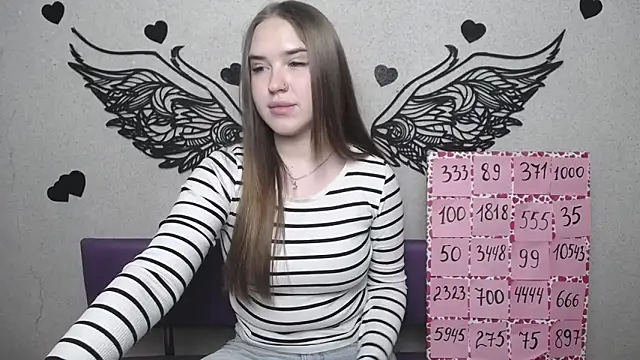 LauraHlot online show from April 18, 7:58 pm