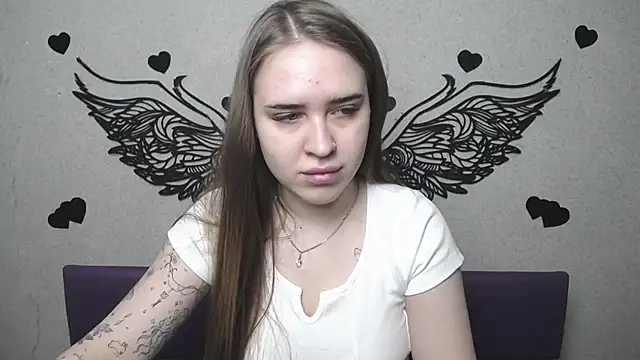 LauraHlot online show from April 26, 5:43 pm