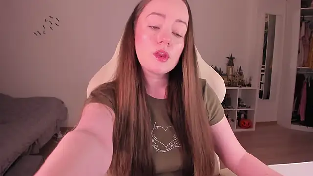 WalkingGirl online show from December 1, 6:43 pm