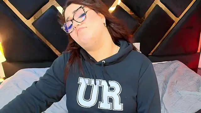 Camiila Osorio online show from April 21, 1:42 am