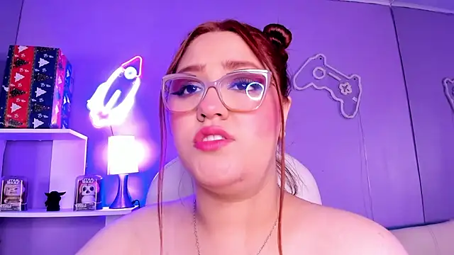 Camiila Osorio online show from December 18, 9:30 pm