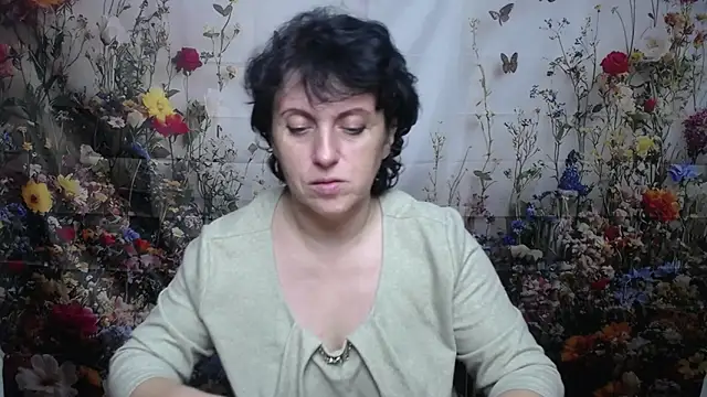 Snapshot of LuciaMii chatting on October 7, 5:17 pm LuciaMii online show from October 7, 5:17 pm