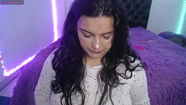 Laurenkenner  online show from April 21, 6:37 pm