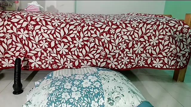 evaleribigtits18 online show from April 26, 1:14 am