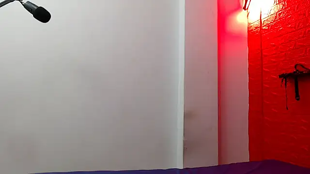 evaleribigtits18 online show from December 21, 8:24 pm