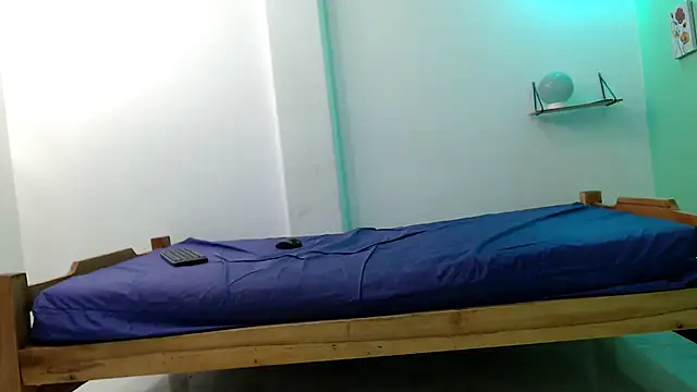 evaleribigtits18 online show from April 23, 1:14 am