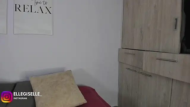 ElleGisellee online show from April 29, 5:54 am