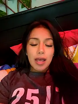 Snapshot of Lau1127 chatting on October 14, 12:35 am Lau1127 online show from October 14, 12:35 am