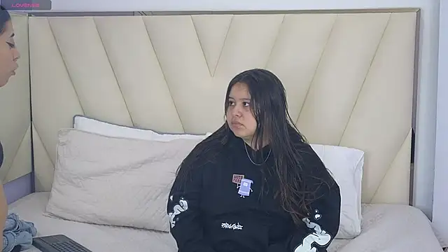 Laia and Aloby online show from February 3, 10:12 pm