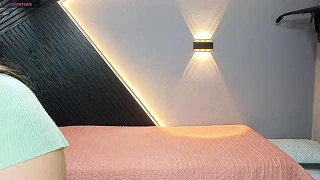 Laia and Aloby online show from February 10, 2:25 am