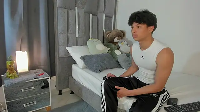 All3ssandr0 online show from October 23, 8:37 pm