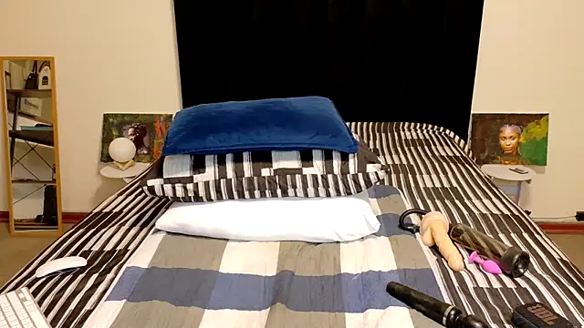 chloechrome online show from April 27, 4:48 pm