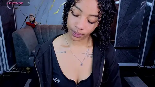 Violeth b online show from April 18, 1:02 pm